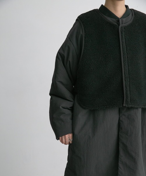 KBF（ケイビーエフ）の「ボアベストSET中綿ミドルコート（その他アウター・レディース・ライトグレー/ブラック・ONE）」の17枚目の写真