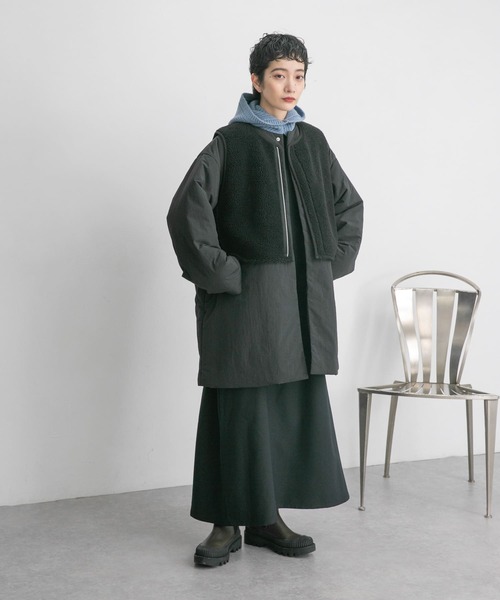 KBF（ケイビーエフ）の「ボアベストSET中綿ミドルコート（その他アウター・レディース・ライトグレー/ブラック・ONE）」の4枚目の写真