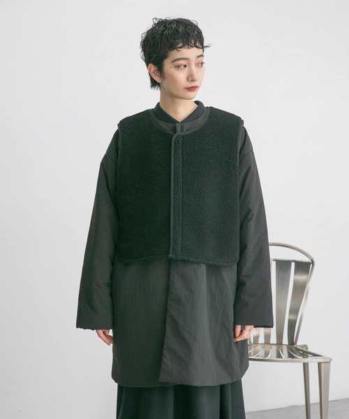 KBF（ケイビーエフ）の「ボアベストSET中綿ミドルコート（その他アウター・レディース・ライトグレー/ブラック・ONE）」の9枚目の写真