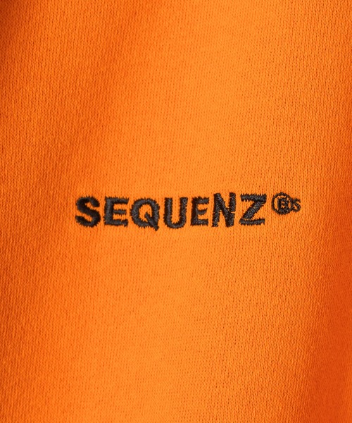SEQUENZ(シークエンズ)の「ワンポイント刺繍ハーフジップスウェット/サイドライン/トラックジャケット/ビッグシルエット/裏起毛(スウェット・メンズ・オレンジ/ブラック/アッシュグレー・M/L/XL)」の6枚目の写真