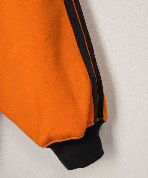 SEQUENZ(シークエンズ)の「ワンポイント刺繍ハーフジップスウェット/サイドライン/トラックジャケット/ビッグシルエット/裏起毛(スウェット・メンズ・オレンジ/ブラック/アッシュグレー・M/L/XL)」の7枚目の写真