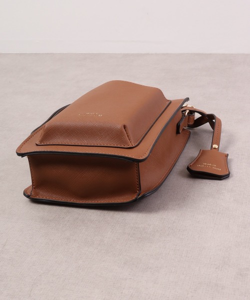 FUNALIVE（ファンアライブ）の「Craig キーチャーム付きオーバーポケットスマホポーチ/スマホショルダー（ショルダーバッグ・メンズ・グレイッシュベージュ/ブラック/アイボリー/ネイビー/キャメル・F）」の12枚目の写真