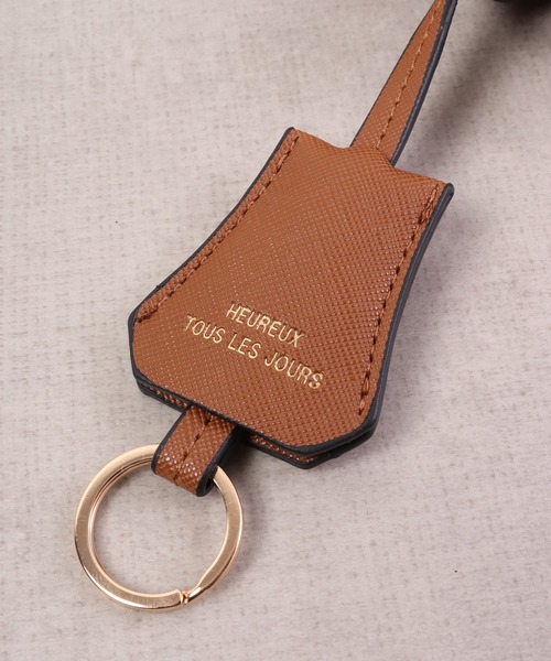 FUNALIVE（ファンアライブ）の「Craig キーチャーム付きオーバーポケットスマホポーチ/スマホショルダー（ショルダーバッグ・メンズ・グレイッシュベージュ/ブラック/アイボリー/ネイビー/キャメル・F）」の9枚目の写真