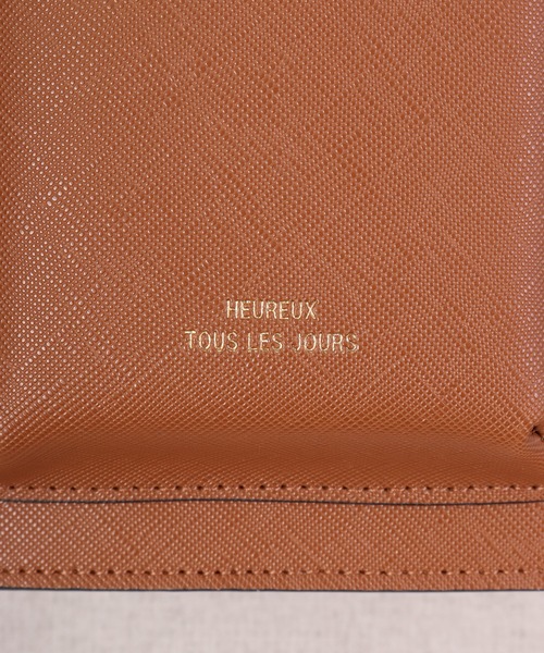 FUNALIVE（ファンアライブ）の「Craig キーチャーム付きオーバーポケットスマホポーチ/スマホショルダー（ショルダーバッグ・メンズ・グレイッシュベージュ/ブラック/アイボリー/ネイビー/キャメル・F）」の7枚目の写真