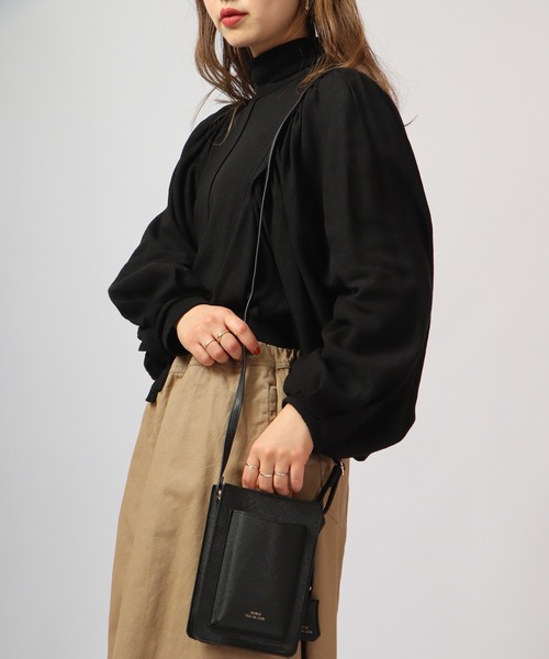 FUNALIVE（ファンアライブ）の「Craig キーチャーム付きオーバーポケットスマホポーチ/スマホショルダー（ショルダーバッグ・メンズ・グレイッシュベージュ/ブラック/アイボリー/ネイビー/キャメル・F）」の18枚目の写真