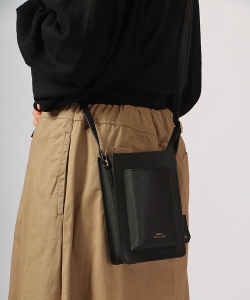 FUNALIVE（ファンアライブ）の「Craig キーチャーム付きオーバーポケットスマホポーチ/スマホショルダー（ショルダーバッグ・メンズ・グレイッシュベージュ/ブラック/アイボリー/ネイビー/キャメル・F）」の16枚目の写真