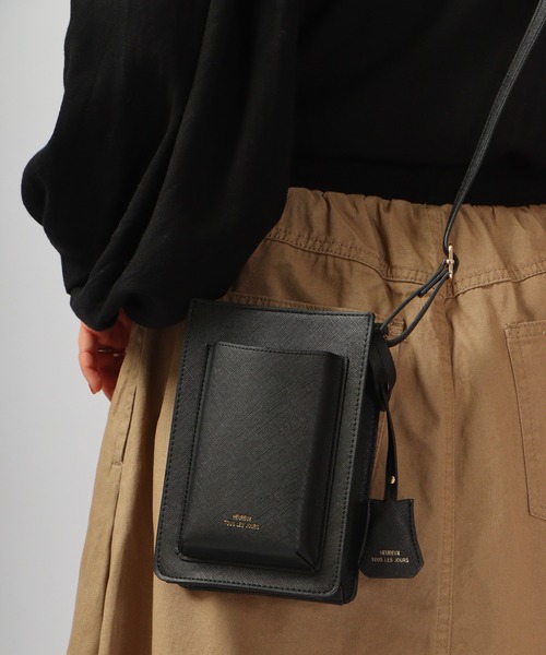 FUNALIVE（ファンアライブ）の「Craig キーチャーム付きオーバーポケットスマホポーチ/スマホショルダー（ショルダーバッグ・メンズ・グレイッシュベージュ/ブラック/アイボリー/ネイビー/キャメル・F）」の17枚目の写真