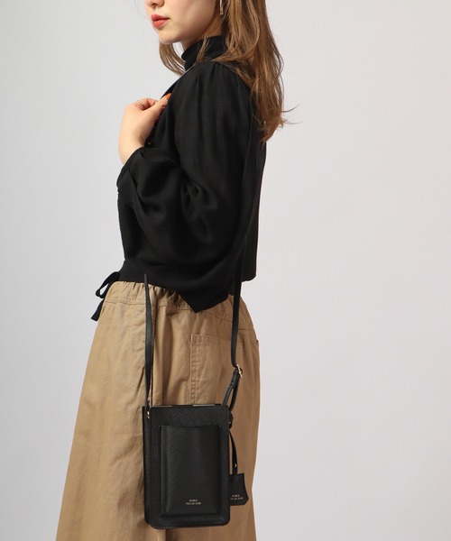 FUNALIVE（ファンアライブ）の「Craig キーチャーム付きオーバーポケットスマホポーチ/スマホショルダー（ショルダーバッグ・メンズ・グレイッシュベージュ/ブラック/アイボリー/ネイビー/キャメル・F）」の19枚目の写真