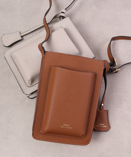 FUNALIVE（ファンアライブ）の「Craig キーチャーム付きオーバーポケットスマホポーチ/スマホショルダー（ショルダーバッグ・メンズ・グレイッシュベージュ/ブラック/アイボリー/ネイビー/キャメル・F）」の20枚目の写真