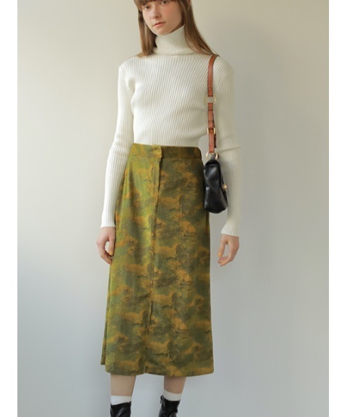 AMAIL（アマイル）の「Camouflage slit skirt（スカート・レディース・マスタード/ブラック・FREE）」の4枚目の写真