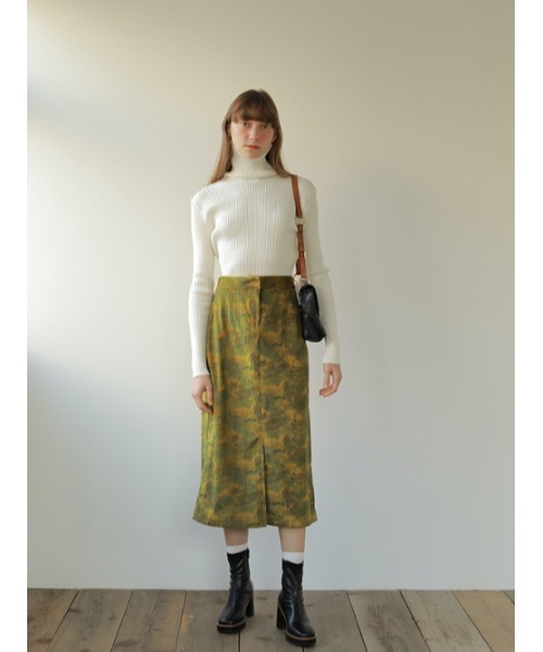 AMAIL（アマイル）の「Camouflage slit skirt（スカート・レディース・マスタード/ブラック・FREE）」の3枚目の写真