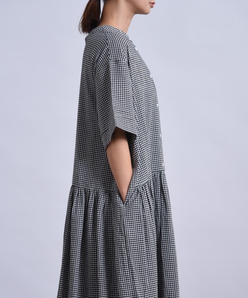 folka（フォルカ）の「1-ウエスト ギャザー 半袖 ２ｗａｙ コットン ロング  シアー シャツ ワンピース（ワンピース・レディース・アイボリー/ブラック×ホワイト・FREE）」の11枚目の写真