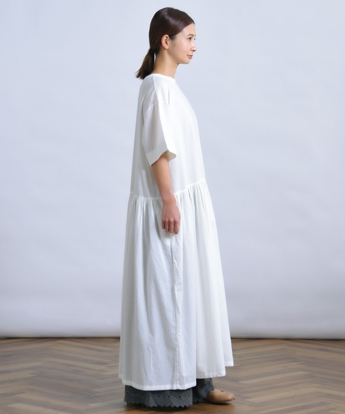 folka（フォルカ）の「1-ウエスト ギャザー 半袖 ２ｗａｙ コットン ロング  シアー シャツ ワンピース（ワンピース・レディース・アイボリー/ブラック×ホワイト・FREE）」の14枚目の写真