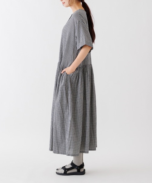 folka（フォルカ）の「1-ウエスト ギャザー 半袖 ２ｗａｙ コットン ロング  シアー シャツ ワンピース（ワンピース・レディース・アイボリー/ブラック×ホワイト・FREE）」の21枚目の写真