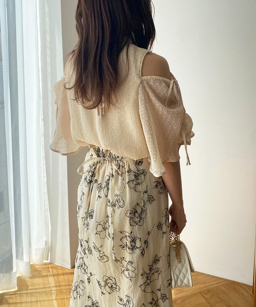 one after another NICE CLAUP（ワンアフターアナザーナイスクラップ）の「肩あき/マルチWAY/プリーツブラウス（シャツ/ブラウス・レディース・ベージュ系その他/アイボリー/ブラック/グレー系その他・FREE）」の13枚目の写真