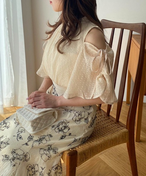 one after another NICE CLAUP（ワンアフターアナザーナイスクラップ）の「肩あき/マルチWAY/プリーツブラウス（シャツ/ブラウス・レディース・ベージュ系その他/アイボリー/ブラック/グレー系その他・FREE）」の12枚目の写真