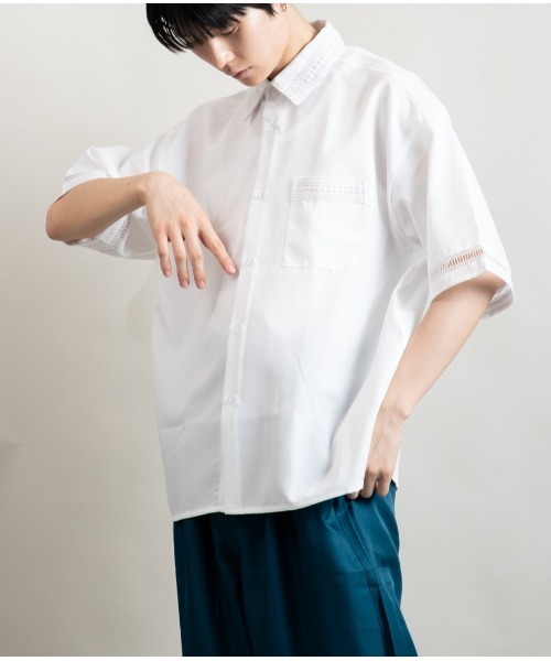 En serio TOKYO(エンソリオトーキョー)の「ポリトロ ワイドシルエット レース切り替え ワンポケットシャツ(シャツ/ブラウス・メンズ・ホワイト/ブラック・M/L)」の1枚目の写真
