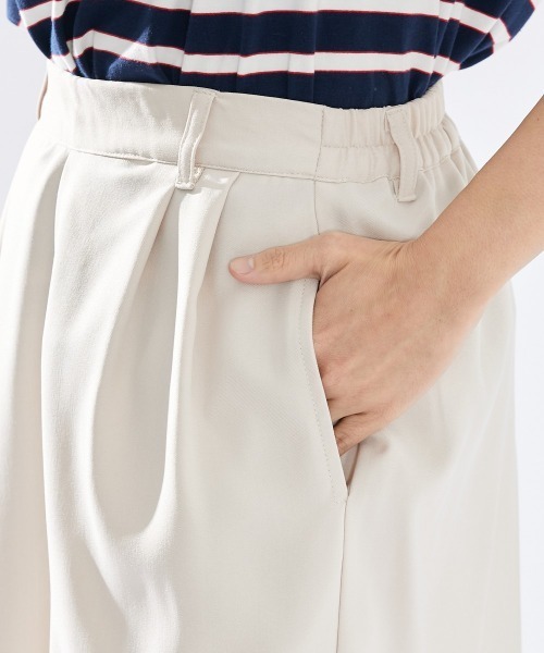 Le temps riche（ルタンリッシュ）の「【セットアップ対応】ツータックセンタープレスハーフパンツ＜Le temps riche＞（その他パンツ・レディース・ベージュ/チャコールグレー・M/LL/L）」の10枚目の写真