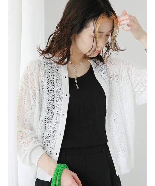 Samansa Mos2 blue（サマンサモスモスブルー）の「透かしレース編みクルーカーディガン（カーディガン/ボレロ・レディース・グレー系その他/オフホワイト/ブラック・F）」の5枚目の写真