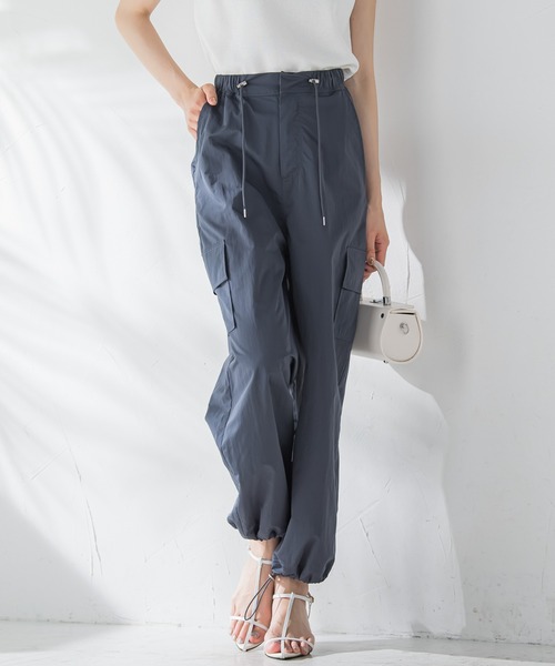 VICKY（ビッキー）の「【光沢感のある素材で女性らしい】ナイロンカーゴパンツ《手洗い可能》（カーゴパンツ・レディース・ライトブルー/グリーン/ベージュ・M）」の3枚目の写真