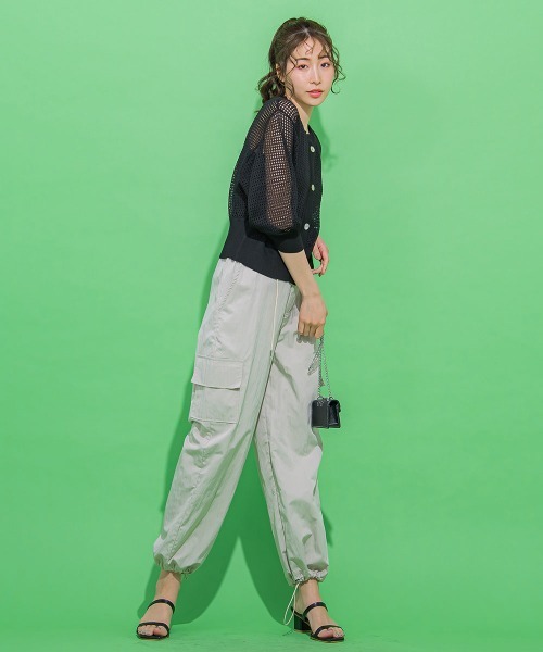 VICKY（ビッキー）の「【光沢感のある素材で女性らしい】ナイロンカーゴパンツ《手洗い可能》（カーゴパンツ・レディース・ライトブルー/グリーン/ベージュ・M）」の4枚目の写真