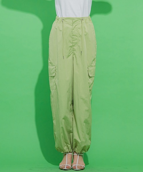 VICKY（ビッキー）の「【光沢感のある素材で女性らしい】ナイロンカーゴパンツ《手洗い可能》（カーゴパンツ・レディース・ライトブルー/グリーン/ベージュ・M）」の10枚目の写真