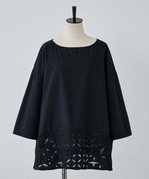 BEARDSLEY（ビアズリー）の「裾切り替えハンドステッチブラウス（シャツ/ブラウス・レディース・ホワイト/ブラック・FREE）」の2枚目の写真