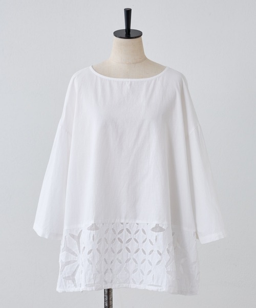 BEARDSLEY（ビアズリー）の「裾切り替えハンドステッチブラウス（シャツ/ブラウス・レディース・ホワイト/ブラック・FREE）」の4枚目の写真