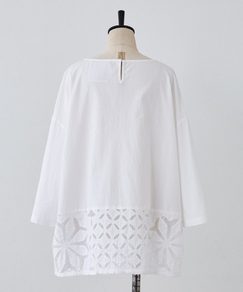 BEARDSLEY（ビアズリー）の「裾切り替えハンドステッチブラウス（シャツ/ブラウス・レディース・ホワイト/ブラック・FREE）」の7枚目の写真