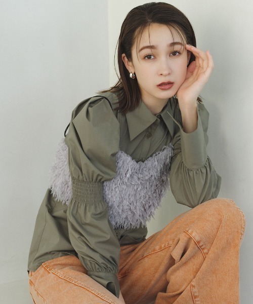 LILY BROWN（リリーブラウン）の「タックスリーブシャツブラウス 