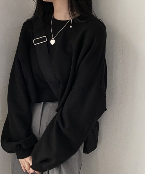 deux amour（ドゥーザムール）の「ショート丈ボリューム袖トップス（スウェット・レディース・ブラック/チャコールグレー/ネイビー・FREE）」の4枚目の写真