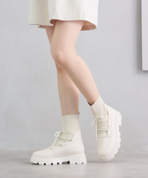 VIVIAN(ヴィヴィアン)の「厚底レースアップニットブーツ ZOZOTOWN+オフィシャルサイト限定商品(ブーツ・レディース・アイボリー/ブラック・M/L/LL/S)」の4枚目の写真