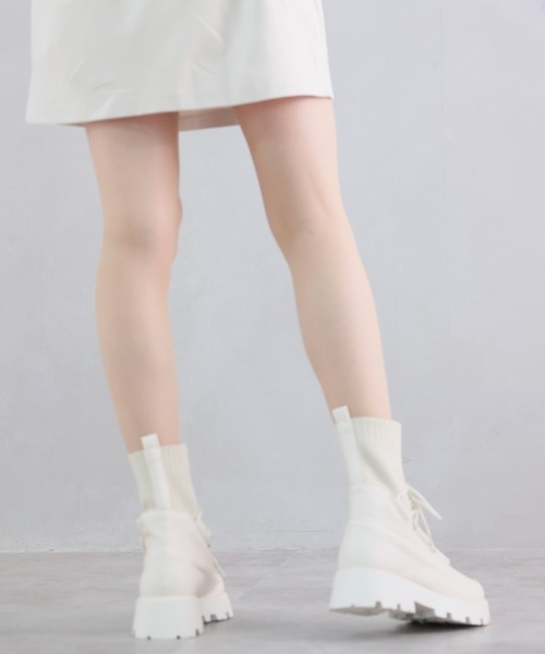VIVIAN(ヴィヴィアン)の「厚底レースアップニットブーツ ZOZOTOWN+オフィシャルサイト限定商品(ブーツ・レディース・アイボリー/ブラック・M/L/LL/S)」の5枚目の写真