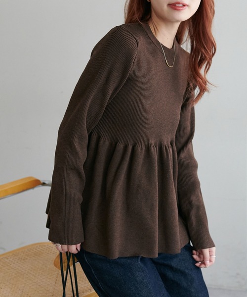 DISCOAT（ディスコート）の「《新色追加/リバイバル》【WEB限定】リブ切替ペプラムプルオーバー（ニット/セーター・レディース・グリーン/モカ/アイボリー/ブラック/ホワイト×ブラック/グレー/マスタード/ブラック系その他/ライトベージュ/ブラウン/ネイビー/チャコールグレー/グリーン系その他・FREE）」の7枚目の写真