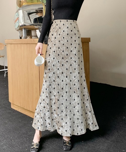 Doux Belle（ドゥーベル）の「ドット柄リブロングスカート（スカート