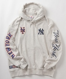 MLB（メジャーリーグベースボール）の「【AVIREX/アビレックス】MLBコラボ ワッペン刺繍 プルパーカー サブウェイシリーズ/ HOODIE SUBWAY SERIES/袖プリント フーディー（パーカー・レディース）」