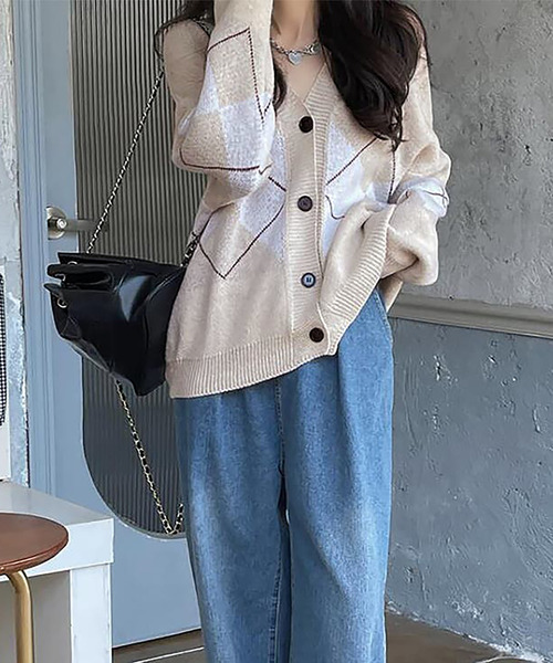 Ulysses（ユリシス）の「アーガイルVネックニットカーディガン（カーディガン/ボレロ・レディース・ベージュ/ネイビー・F）」の5枚目の写真