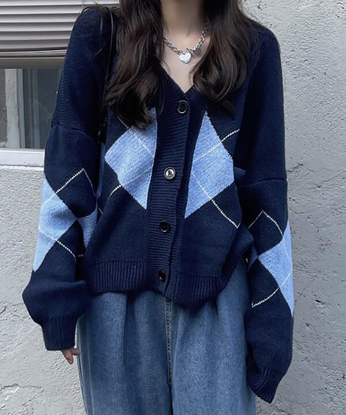 Ulysses（ユリシス）の「アーガイルVネックニットカーディガン（カーディガン/ボレロ・レディース・ベージュ/ネイビー・F）」の6枚目の写真