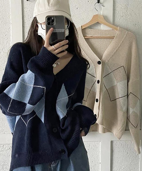 Ulysses（ユリシス）の「アーガイルVネックニットカーディガン（カーディガン/ボレロ・レディース・ベージュ/ネイビー・F）」の10枚目の写真