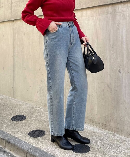 fredy emue(フレディエミュ)の「ストレートデニムパンツ【ネームパッチあり】(デニムパンツ・レディース・サックスブルー/ブラック/ブルー・38/36)」の1枚目の写真