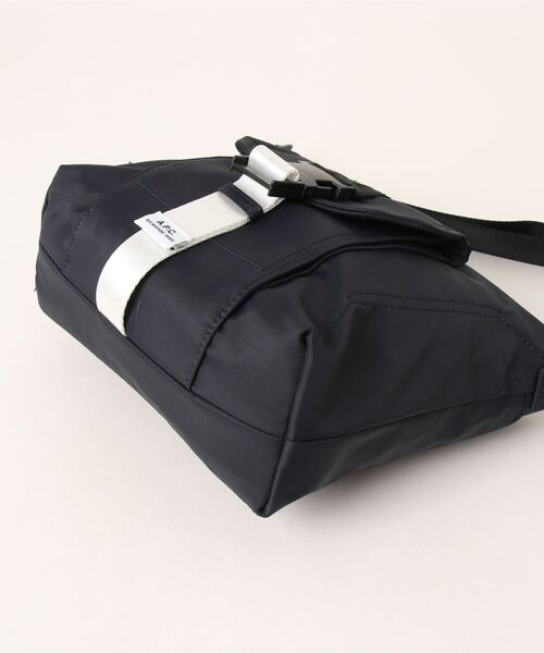 APC アーペーセー　ボディバッグ　ウエストバッグ　Carol カメラバッグ A.P.C (アーペーセー) 合成皮革 ショルダー カメラバッグ CAMERA