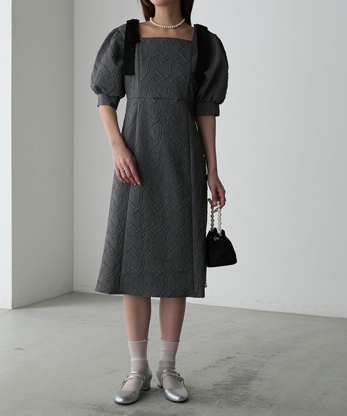 BONLECILL noir】スクエアネック サテンリボン膨れジャガードコクーン