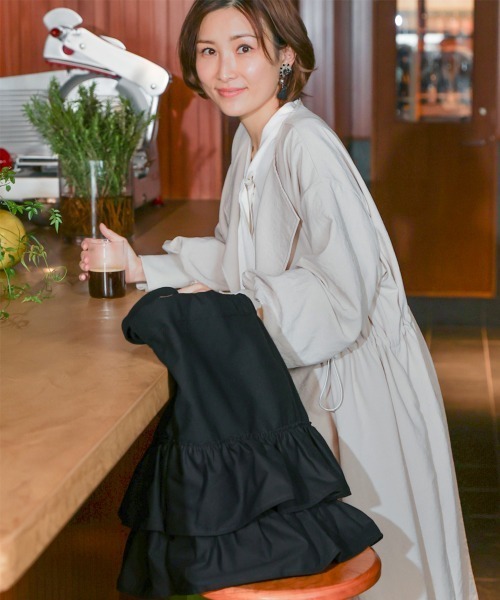 Bou Jeloud(ブージュルード)の「【はあちゅう*Bou Jeloud】フリルバッグ(ハンドバッグ・レディース・ブラック/ネイビー/アイボリー・ONESIZE)」の12枚目の写真