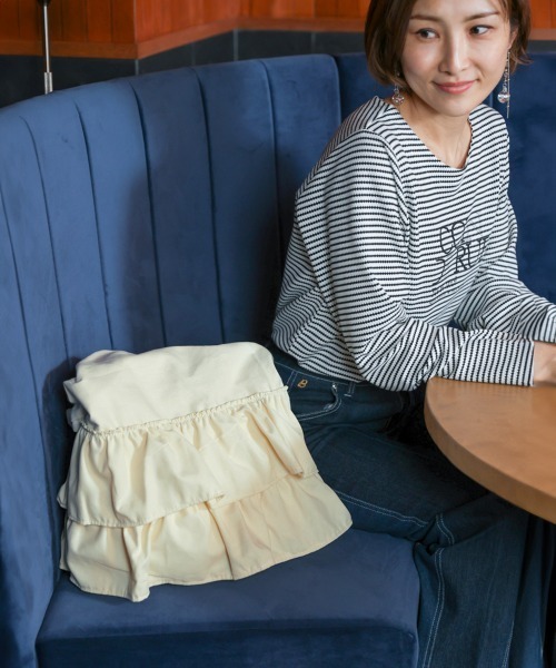 Bou Jeloud(ブージュルード)の「【はあちゅう*Bou Jeloud】フリルバッグ(ハンドバッグ・レディース・ブラック/ネイビー/アイボリー・ONESIZE)」の5枚目の写真