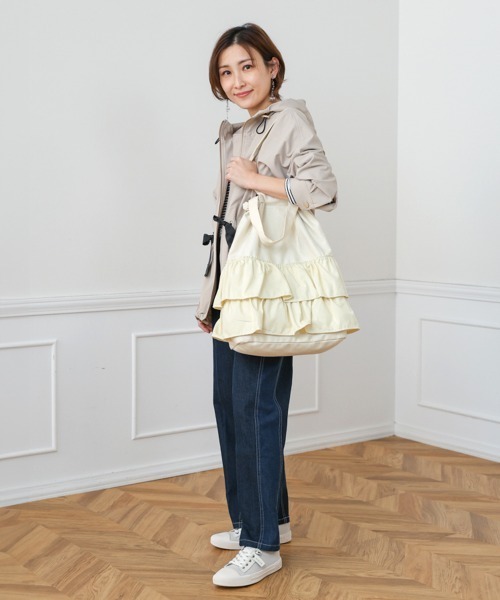 Bou Jeloud(ブージュルード)の「【はあちゅう*Bou Jeloud】フリルバッグ(ハンドバッグ・レディース・ブラック/ネイビー/アイボリー・ONESIZE)」の8枚目の写真