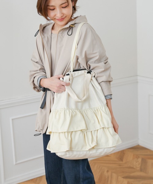 Bou Jeloud(ブージュルード)の「【はあちゅう*Bou Jeloud】フリルバッグ(ハンドバッグ・レディース・ブラック/ネイビー/アイボリー・ONESIZE)」の9枚目の写真