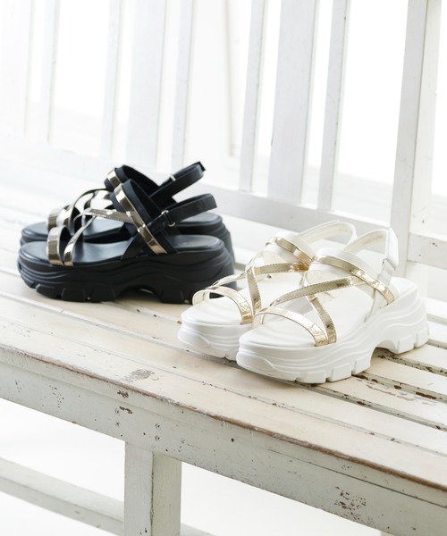 Noubel Voug Relax（ヌーベルヴォーグリラックス）の「ゴールドストラップボリュームソールスポーツサンダル（サンダル・レディース・ブラック/ホワイト・S/M/L/LL）」の6枚目の写真