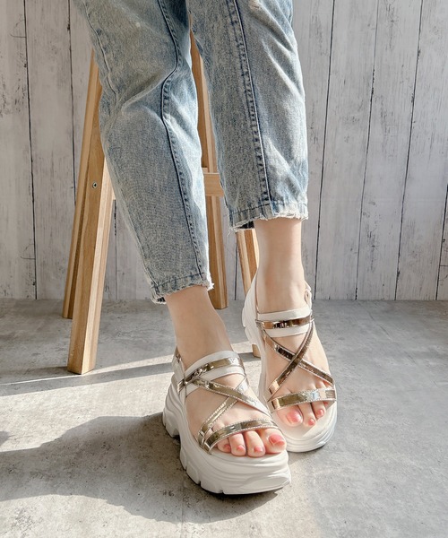 Noubel Voug Relax（ヌーベルヴォーグリラックス）の「ゴールドストラップボリュームソールスポーツサンダル（サンダル・レディース・ブラック/ホワイト・S/M/L/LL）」の12枚目の写真