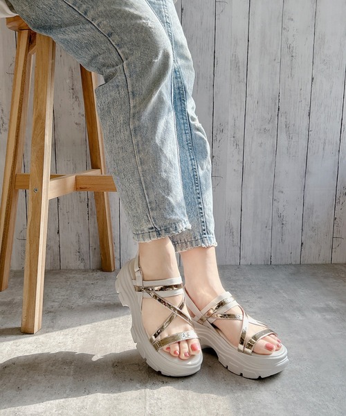 Noubel Voug Relax（ヌーベルヴォーグリラックス）の「ゴールドストラップボリュームソールスポーツサンダル（サンダル・レディース・ブラック/ホワイト・S/M/L/LL）」の19枚目の写真