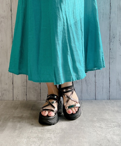 Noubel Voug Relax（ヌーベルヴォーグリラックス）の「ゴールドストラップボリュームソールスポーツサンダル（サンダル・レディース・ブラック/ホワイト・S/M/L/LL）」の20枚目の写真